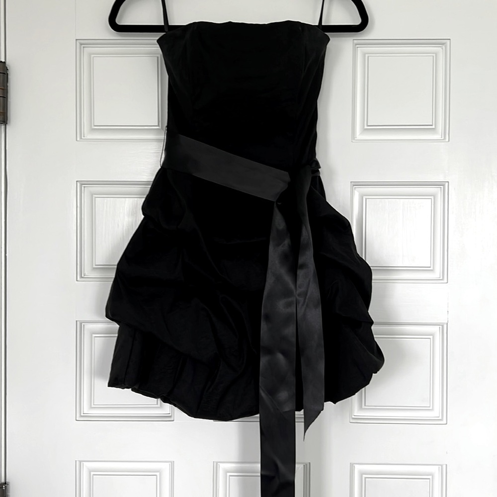 Adorable Jessica McClintock black strapless sz 4 cocktail party dress with sash